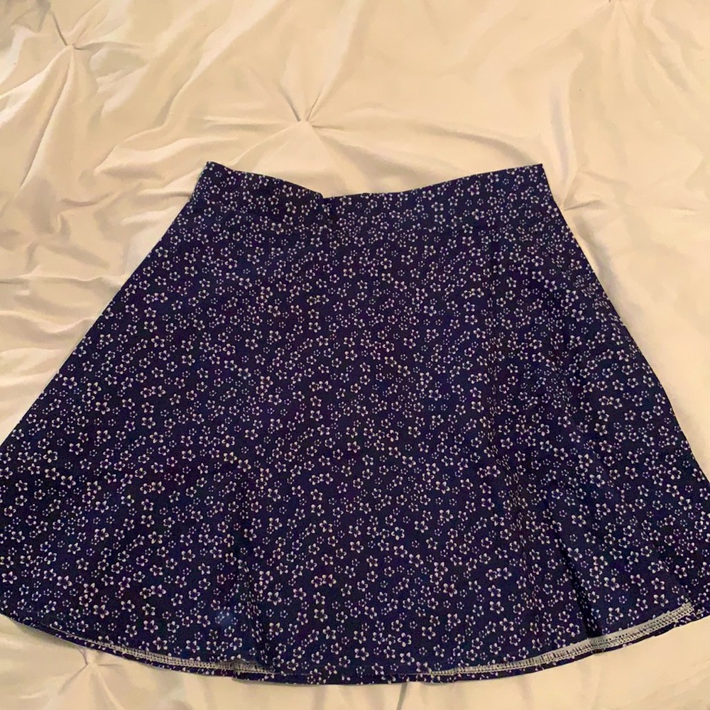 Blue and white flowered mini skirt / NEVER WORN